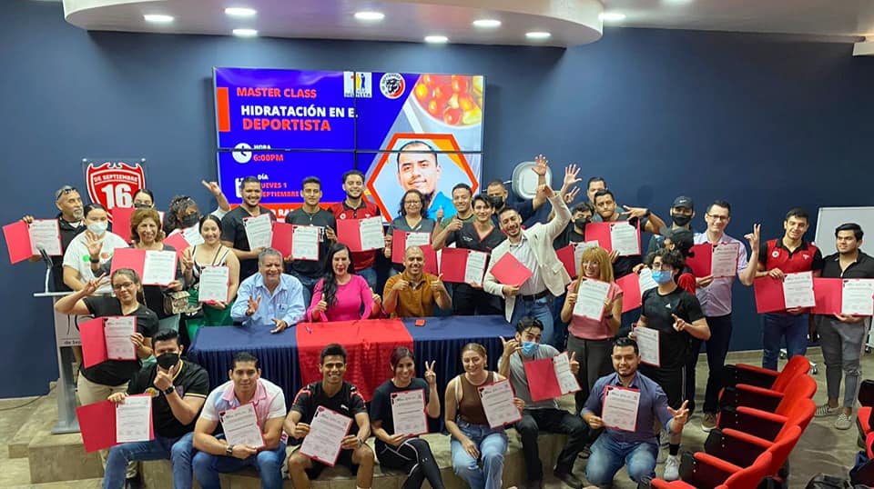 Concluye con éxito diplomado en nutrición deportiva