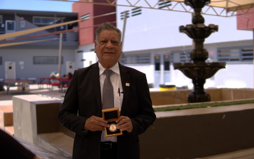 Recibe Medalla Altamirano Mtro. Manuel Ruelas por su trayectoria educativa