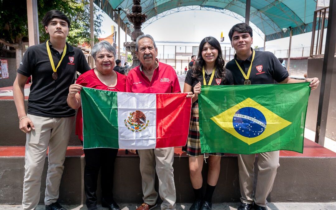 Estudiantes de preparatoria ganan oro en INFOMATRIX y clasifican para competir en Brasil