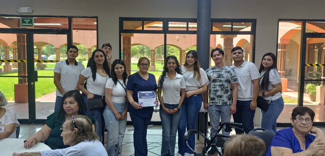 Aprendizaje Sin Edad: Estudiantes de Ciencias de la Educación Visitan ‘La Casa del Abuelo’