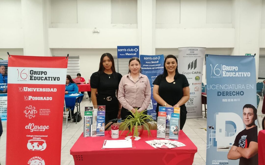 Alumnos de la Licenciatura en Derecho participan en la Séptima Feria del Empleo en CANACO brindando asesorías jurídicas