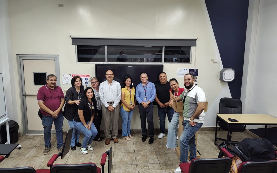 Universidad 16 de Septiembre fortalece la innovación educativa con visita del Dr. Andre Israel Yera Quintana