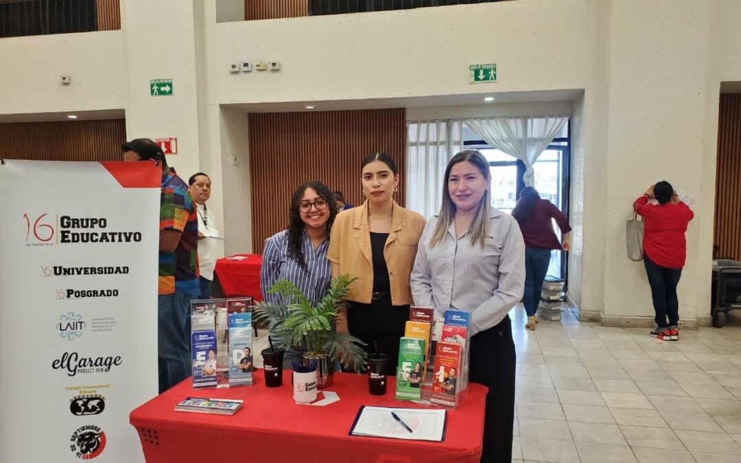 ¡Compromiso y práctica profesional! Alumnas de Derecho brindan asesorías jurídicas en la Feria del Empleo de CANACO