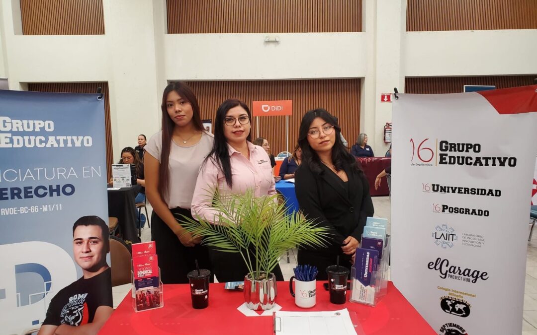 Estudiantes de Derecho fortalecen su formación profesional con asesorías jurídicas en la Feria del Empleo de CANACO