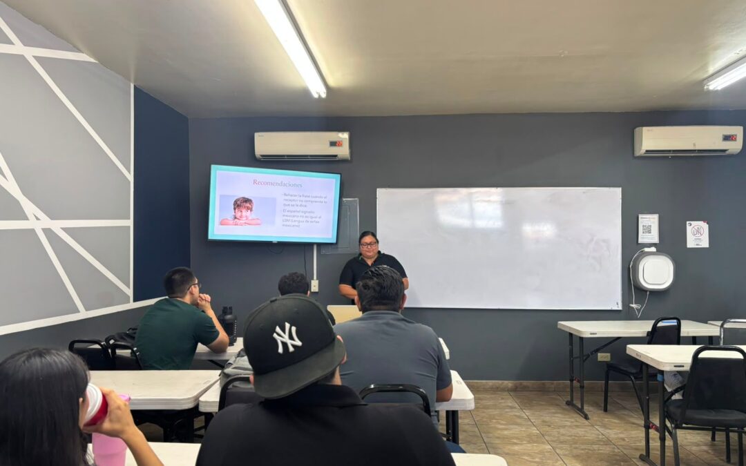 Alumnos de la licenciatura en derecho, del Grupo Educativo 16 de septiembre, turno matutino;  fortalecen la formación inclusiva con el acercamiento a la lengua de señas mexicana.