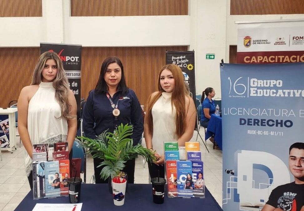 Estudiantes de Derecho fortalecen su formación profesional en la Feria del Empleo CANACO 2026